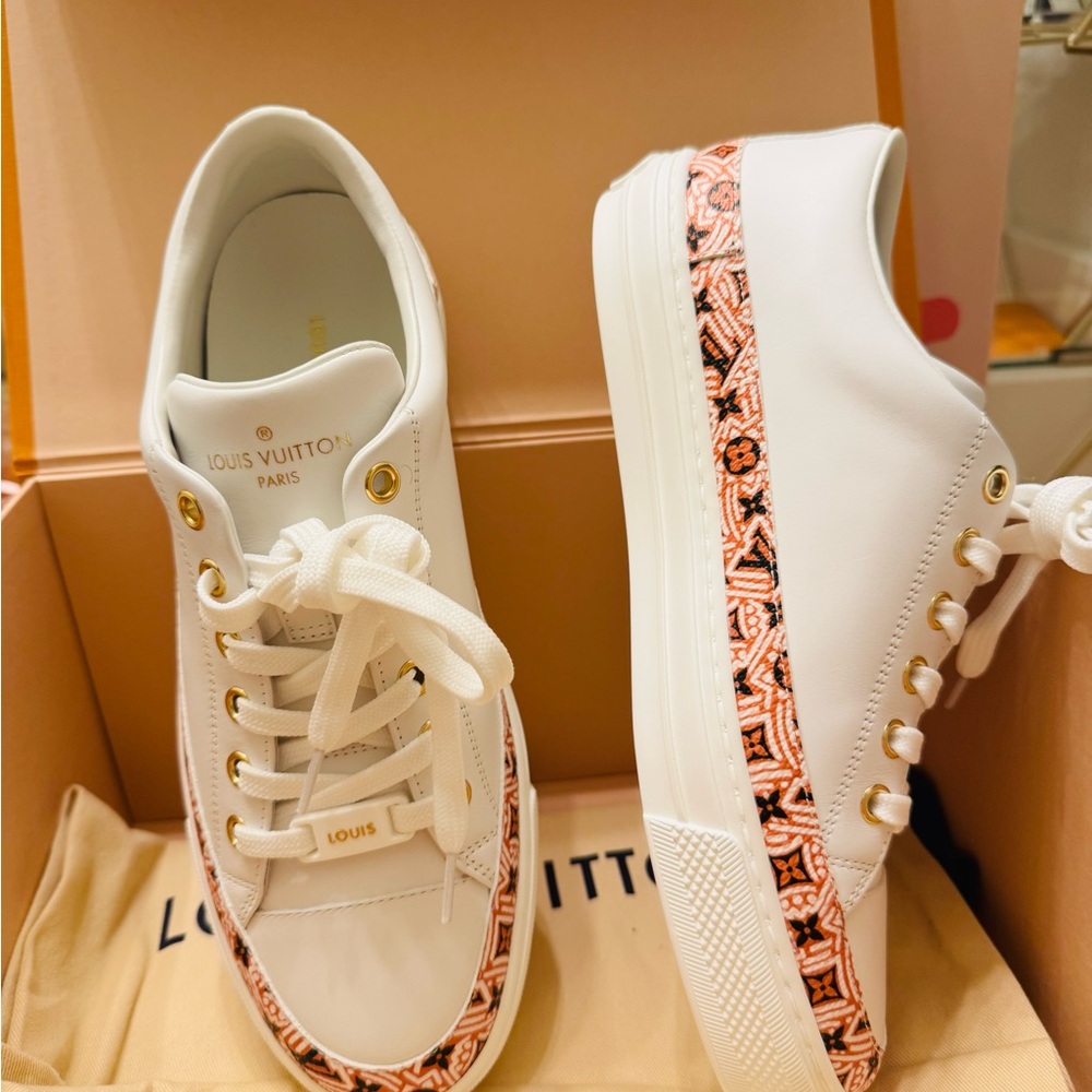 New with box Louis Vuitton White and camell  Women's Sneakers sz 7.5